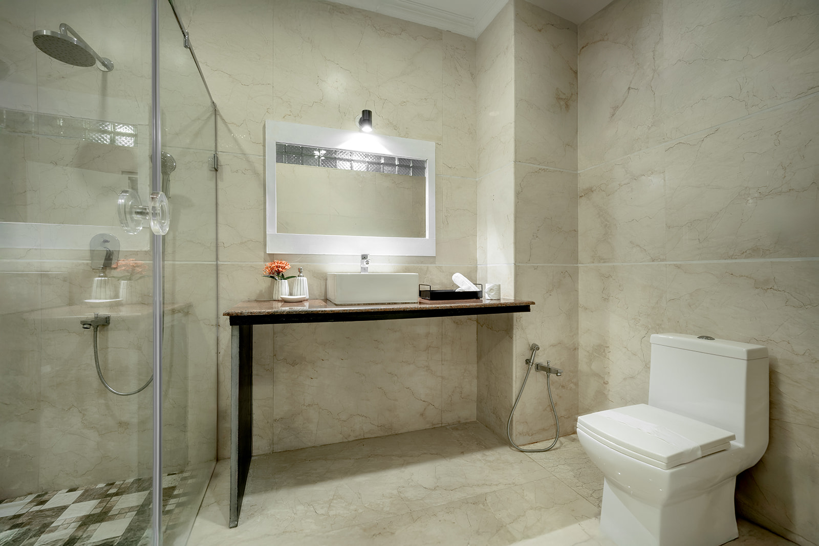 Marble bathroom in the Family Room