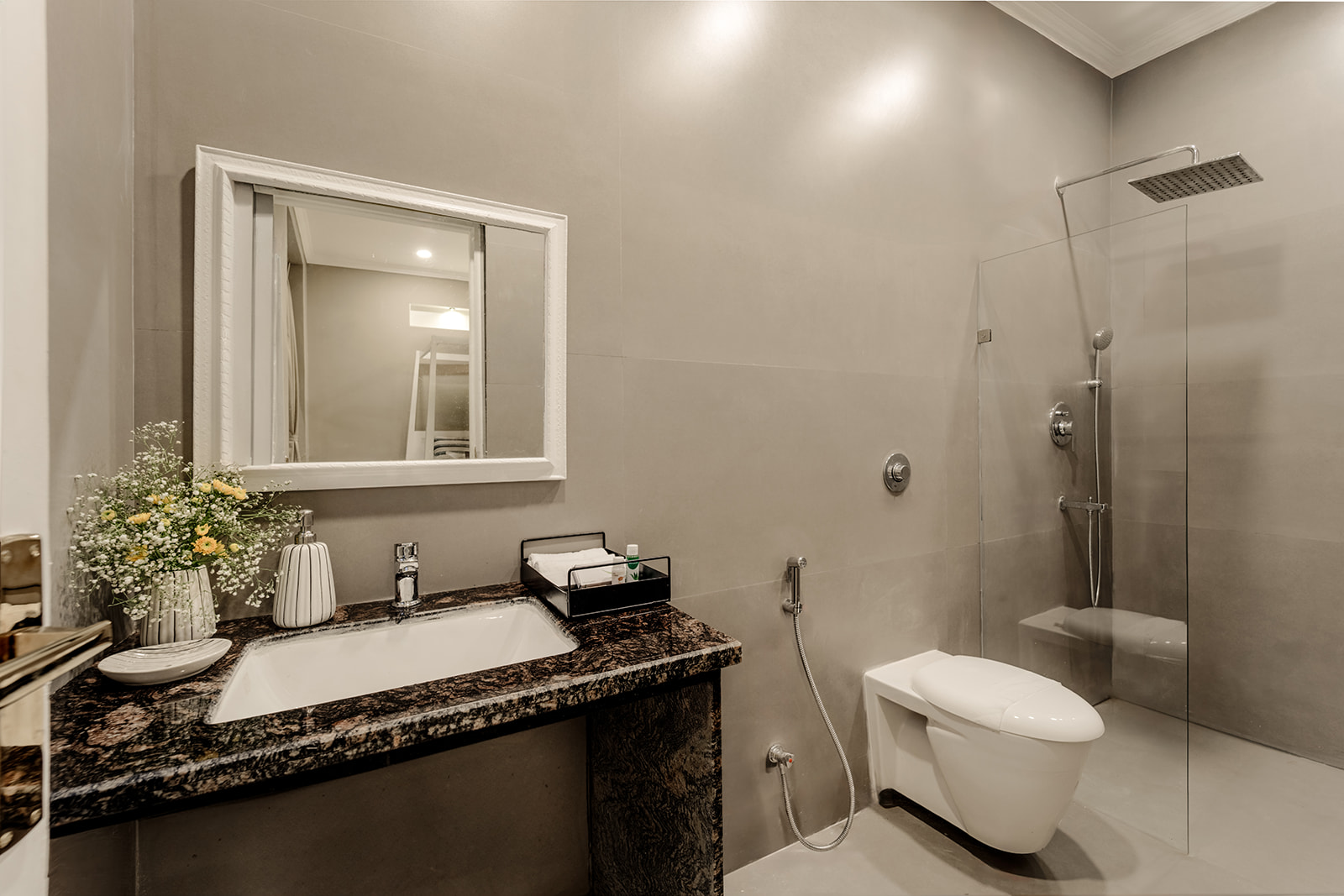 Marble bathroom in the Spacious Double Deluxe Bedroom